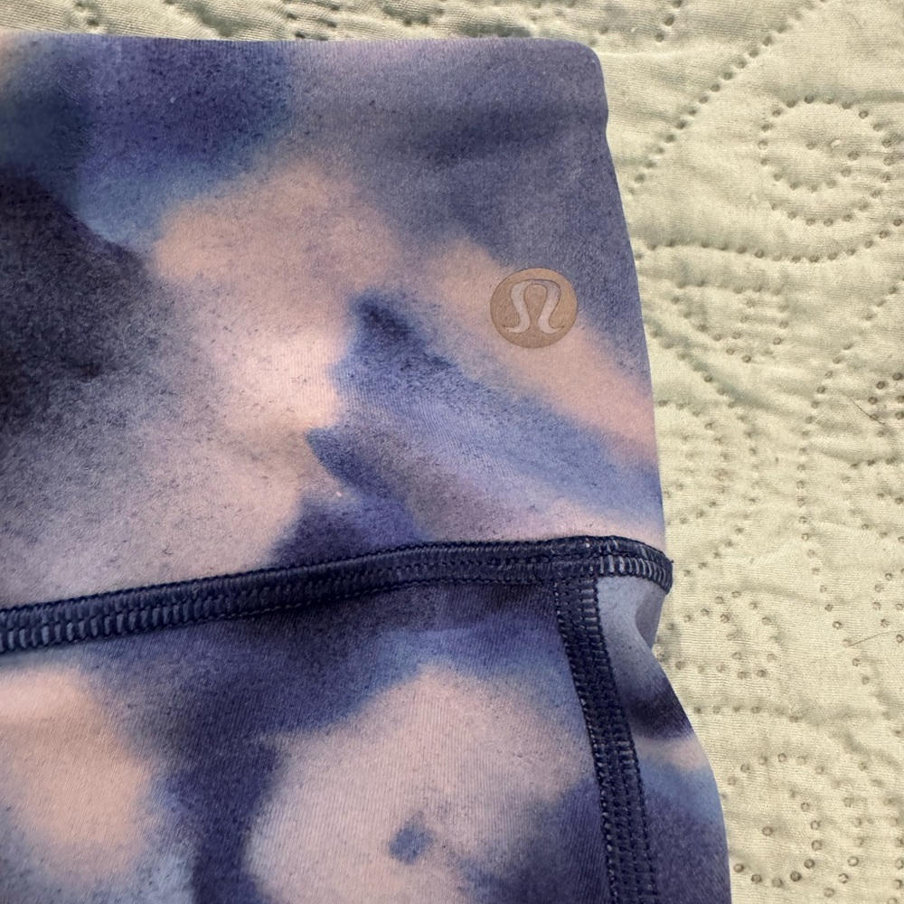 Lululemon size 4 cloud print leggings